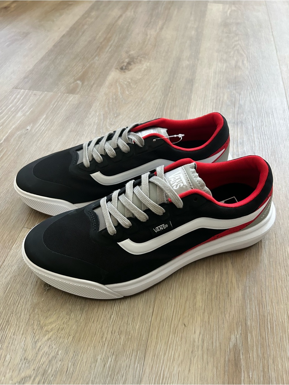 Vans Men’s Black/Red & White Comfy UltraRane mens 9